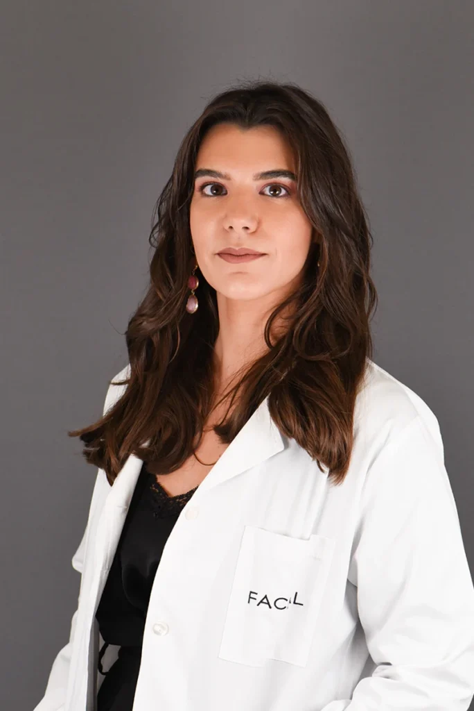 Facial - Dra. Flávia Pereira (Médica de saúde capilar)