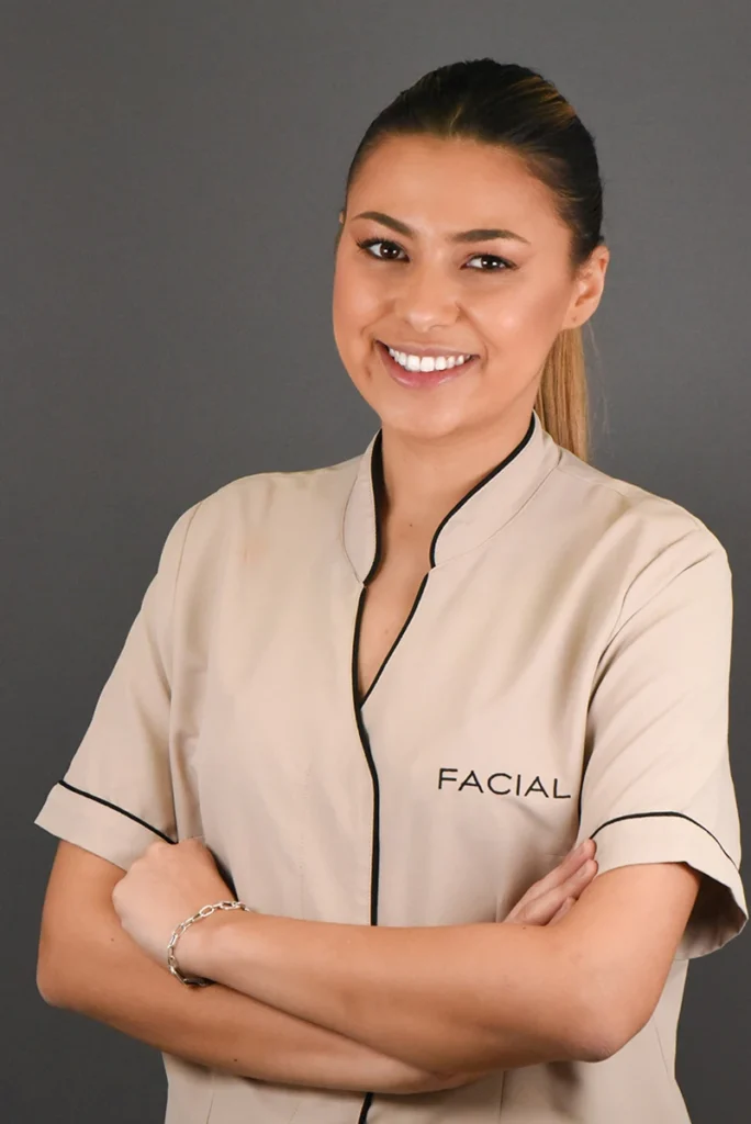 Facial - Sofia Sousa (Rececionista e assistente dentária)